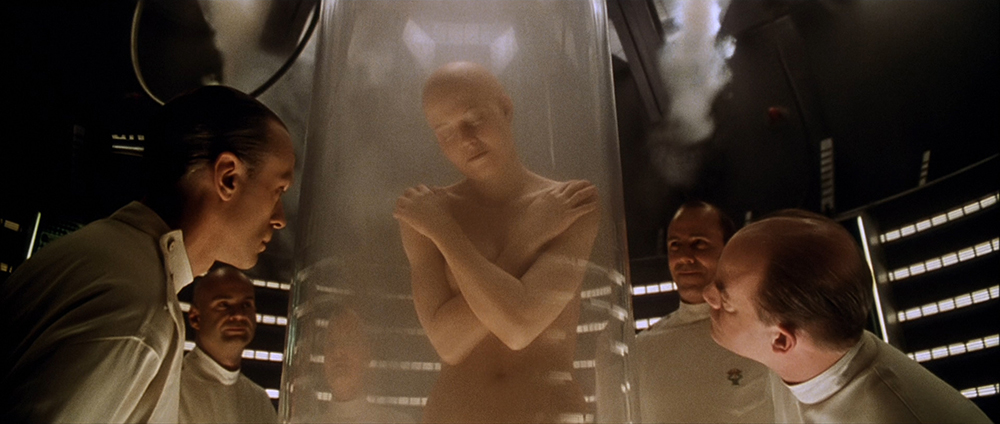Scena tratta da Alien - La Clonazione