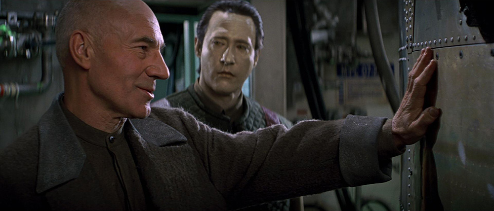 Scena tratta da 
        Star Trek - Primo Contatto        
