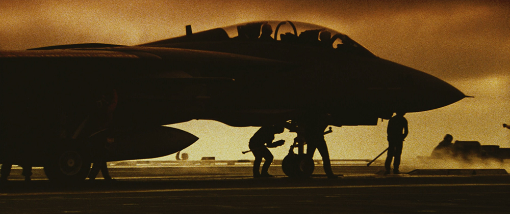 Scena tratta da 
        Top Gun        