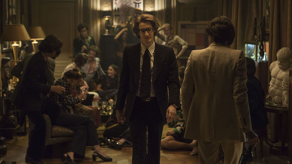 Scena tratta da 
        Yves Saint Laurent        