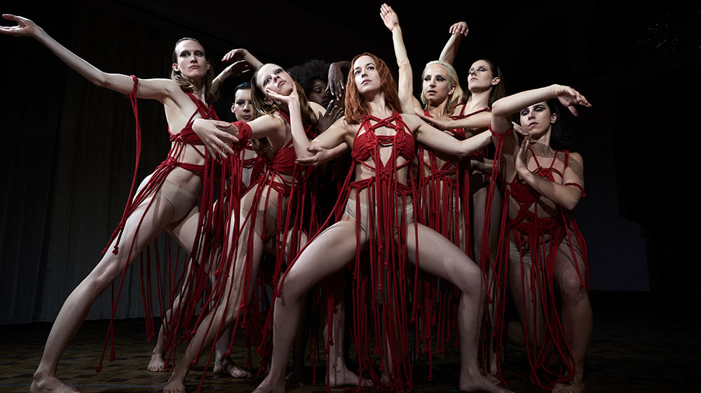 Scena tratta da 
        Suspiria (2018)        