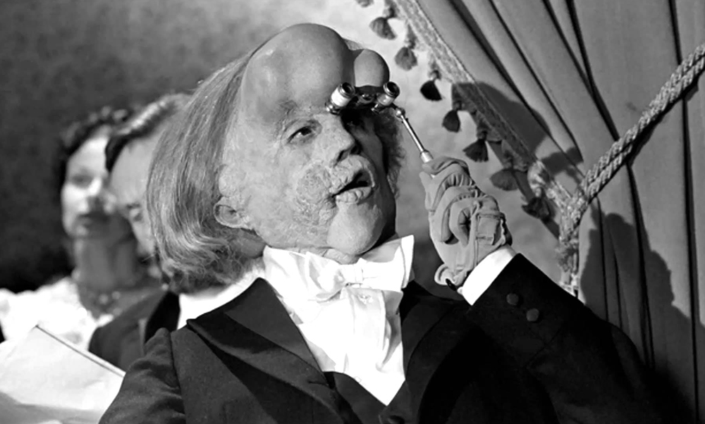 Scena tratta da 
        The Elephant Man        