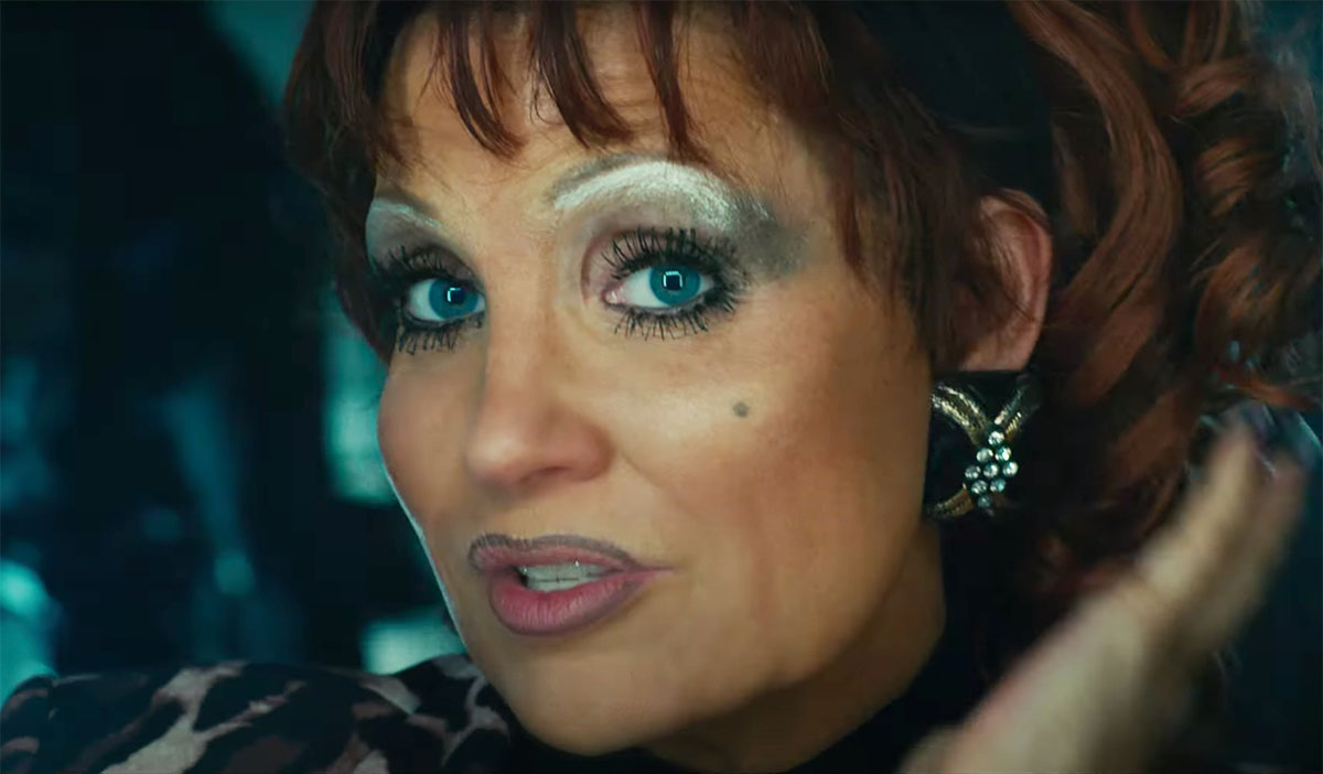 Scena tratta da 
        Gli Occhi di Tammy Faye        
